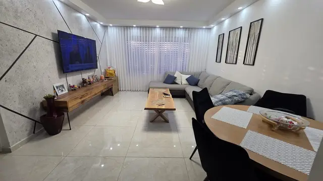 דירת 4 חדרים משופצת עם מרפסת 20 מ"ר - תמונה 7