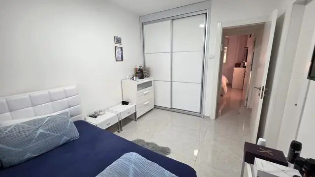 דירת 4 חדרים משופצת עם מרפסת 20 מ"ר - תמונה 8