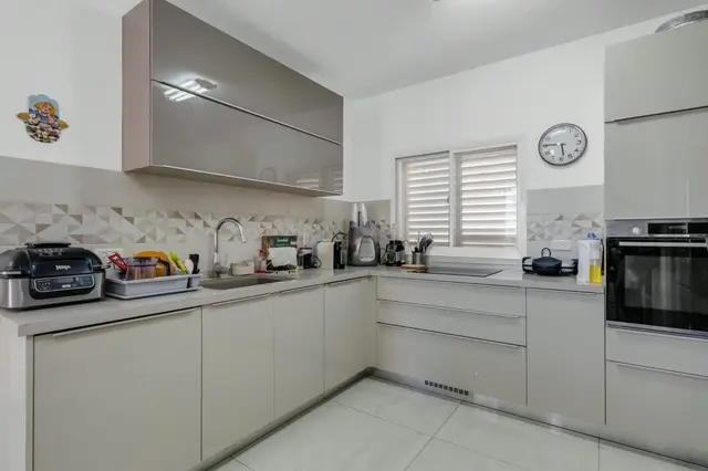 3.5 חדרים משופצת עם ממ״ד ומעלית - אביגדור המאירי 15, נווה זאב - תמונה 10
