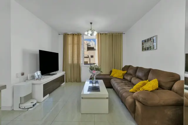3.5 חדרים משופצת עם ממ״ד ומעלית - אביגדור המאירי 15, נווה זאב - תמונה 4