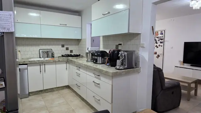דירת 4 חדרים מרווחת - בלעדיות - תמונה 2